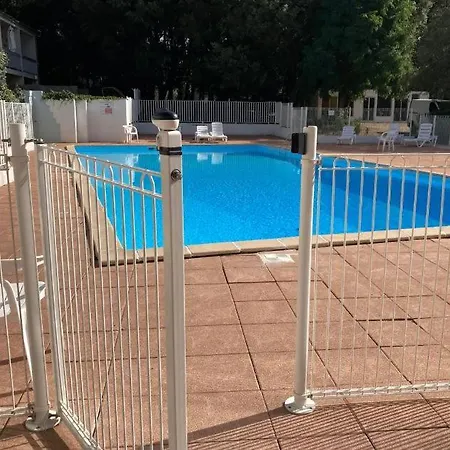 En Avec Piscine Et Tennis